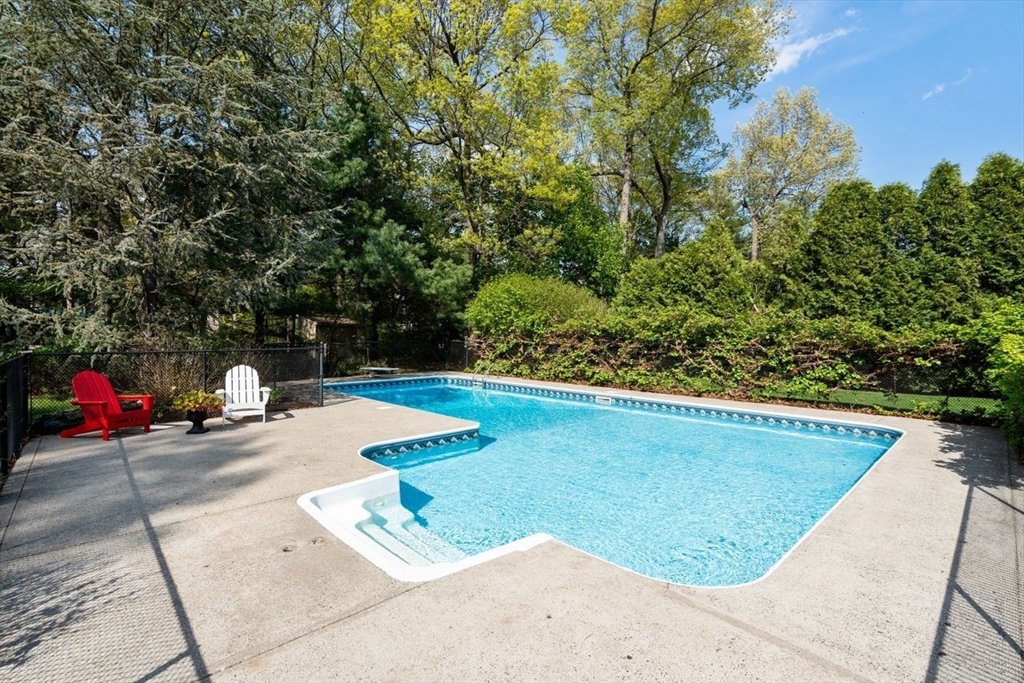 119 Pineridge Drive, Westfield, MA Photo #2