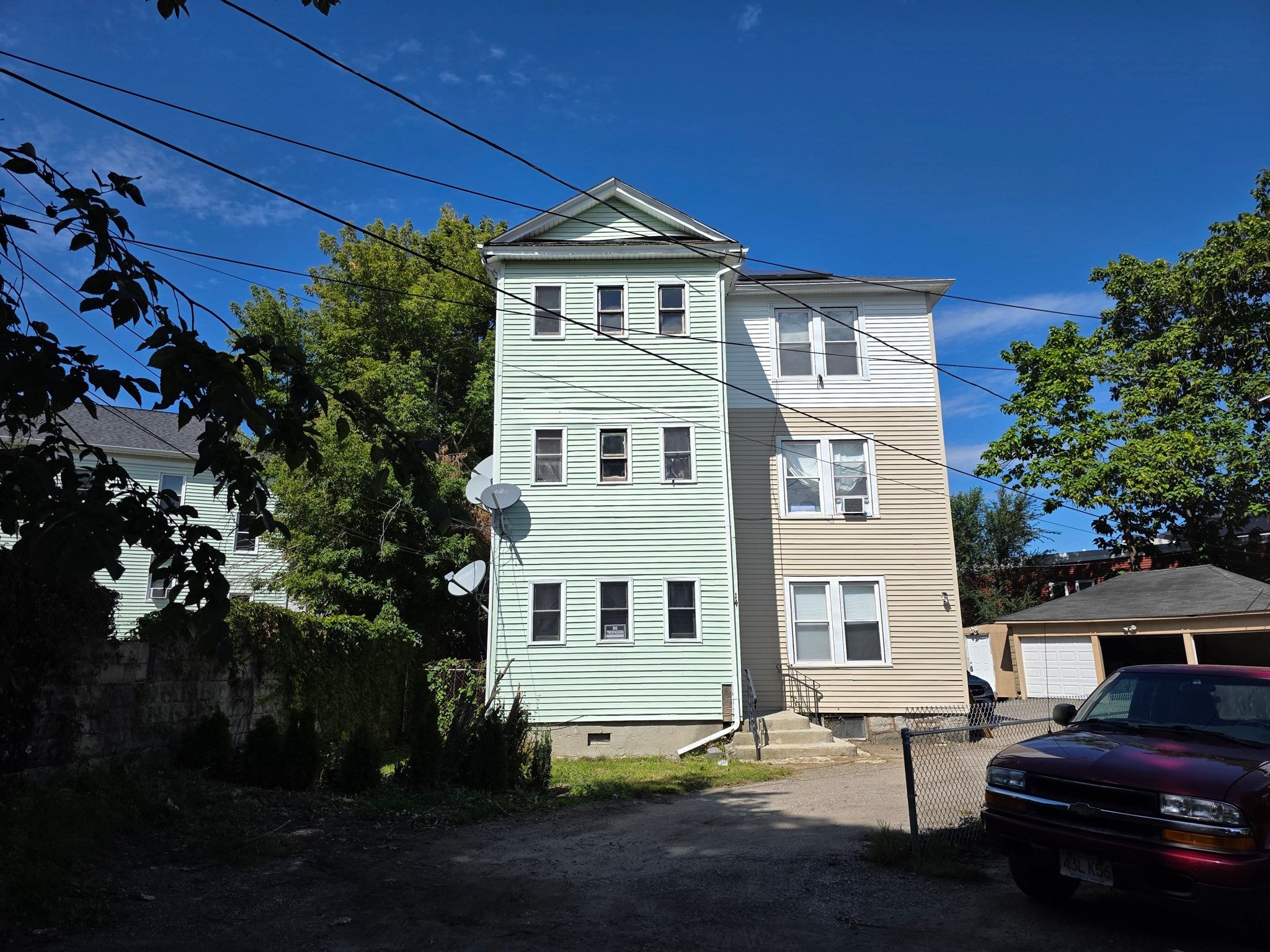 Photo of 14 Douglas Ct, Worcester, MA