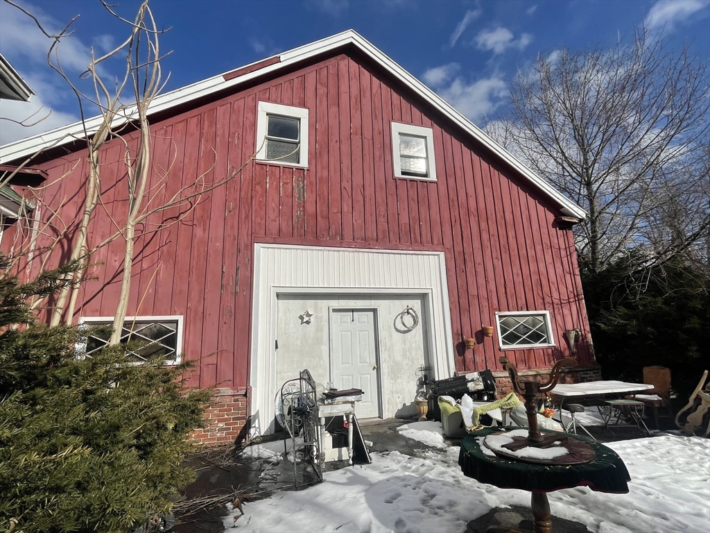 35 River Rd