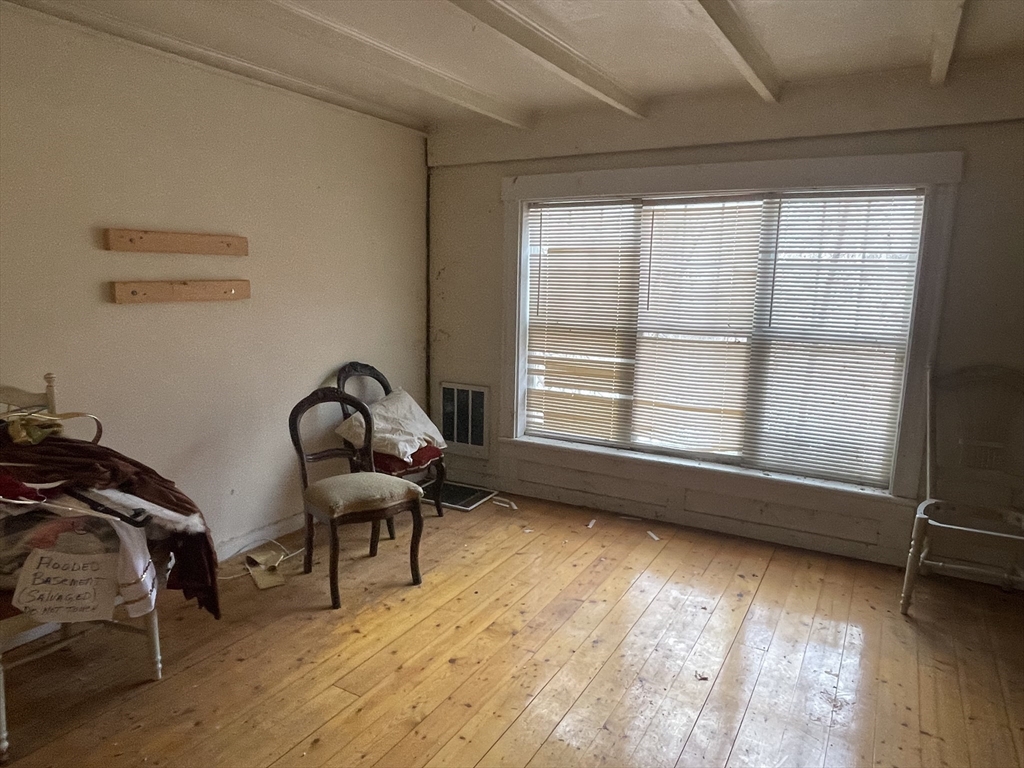 35 River Rd