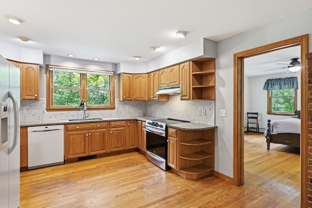 232 Gold St, Belchertown, MA, 232 Gold St, Belchertown, MA Photo #4