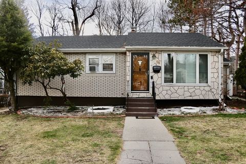 Photo of 56 Loxwood St, Worcester, MA 01604 (MLS # 73495741)