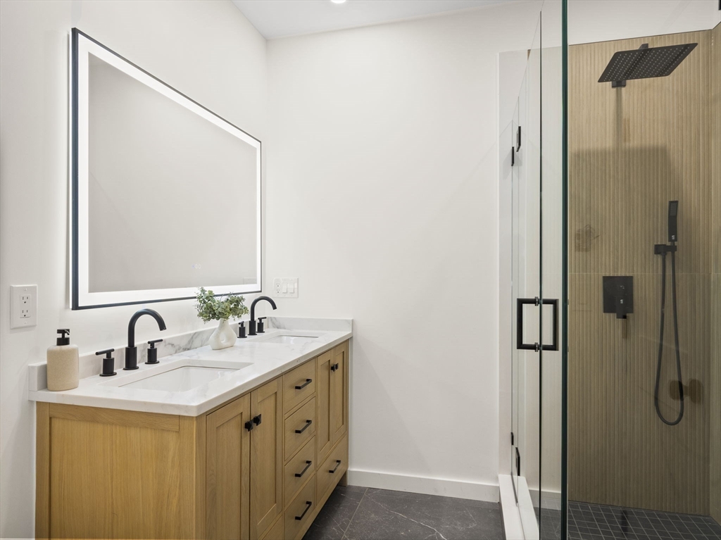 Boston, Massachusetts 02129, United States, 3 Bedrooms Bedrooms, ,2 BathroomsBathrooms,Residential,Active,223192