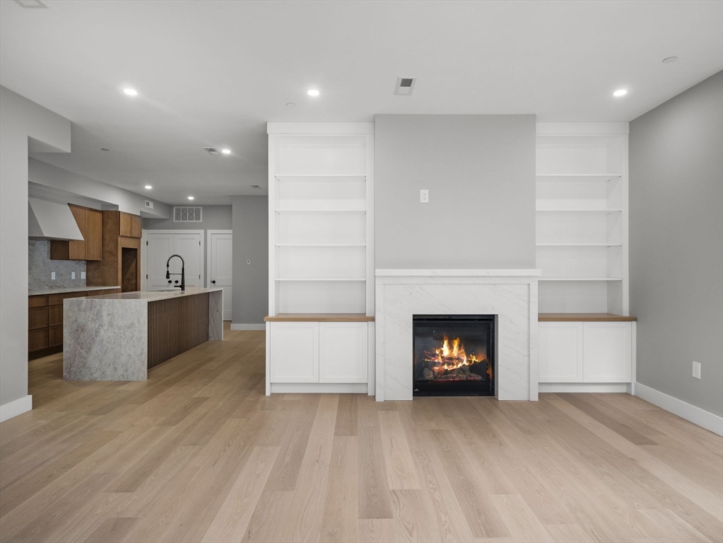 Boston, Massachusetts 02129, United States, 3 Bedrooms Bedrooms, ,2 BathroomsBathrooms,Residential,Active,223192