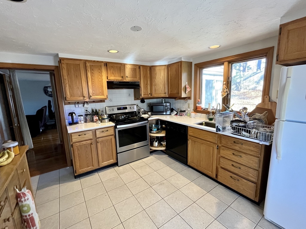 18 Lariviere Rd, Framingham, MA, 18 Lariviere Rd, Framingham, MA Photo #4