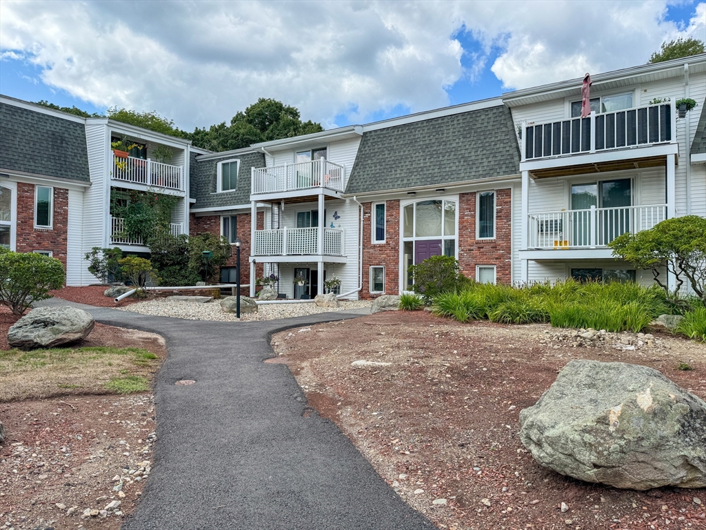 96 Main St B6