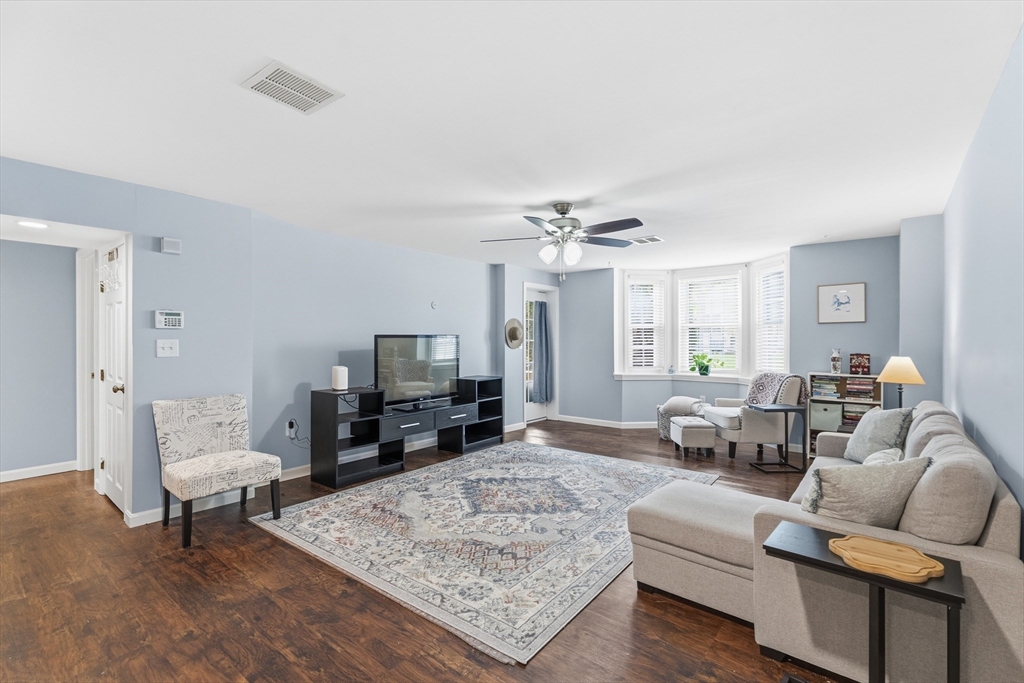 206 Carriage Ln 206