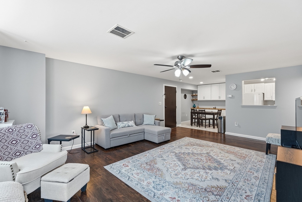 206 Carriage Ln 206