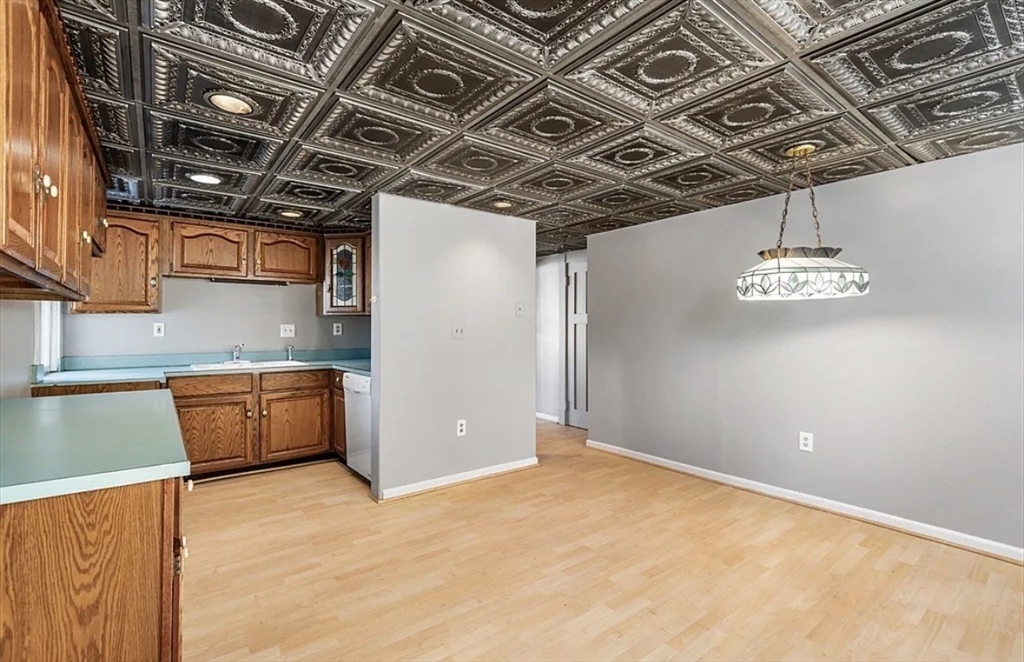 98 Forest Park Ave 1