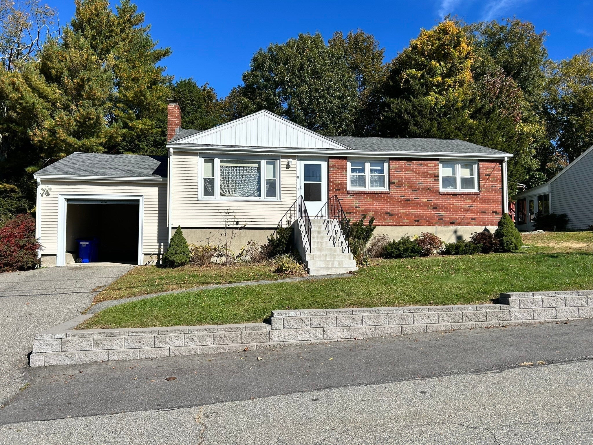 Photo of 11 Sunflower Rd, Holbrook, MA