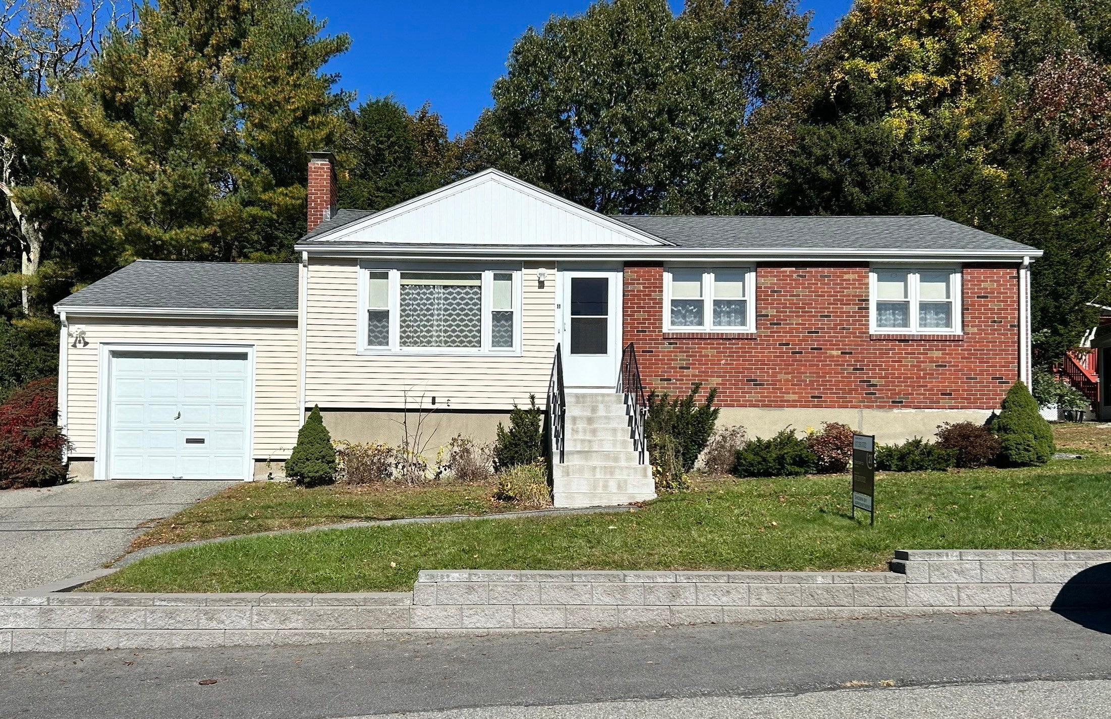 11 Sunflower Rd, Holbrook MA 02343