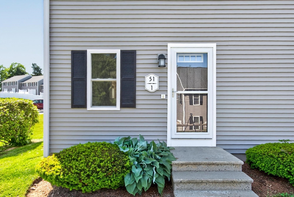 51 Olde Colonial 1