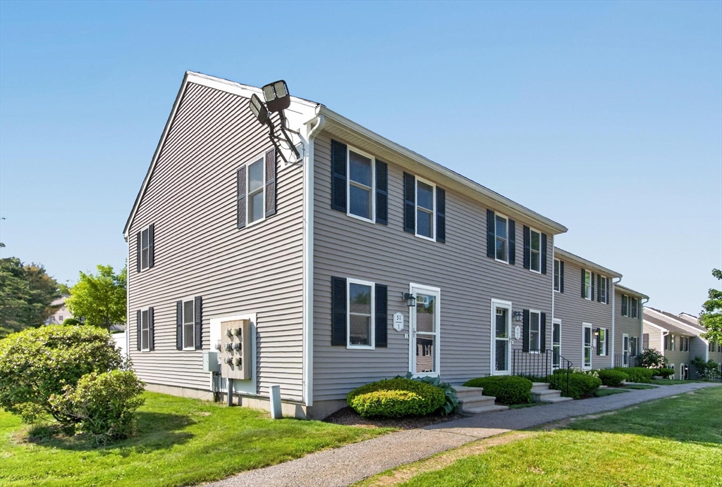 51 Olde Colonial 1