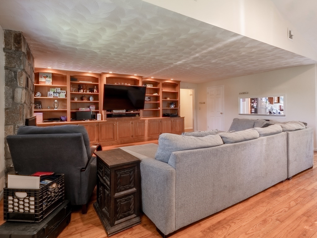 71 Hilltop St