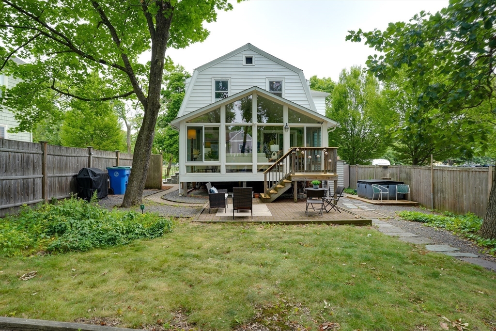 7 Henry St