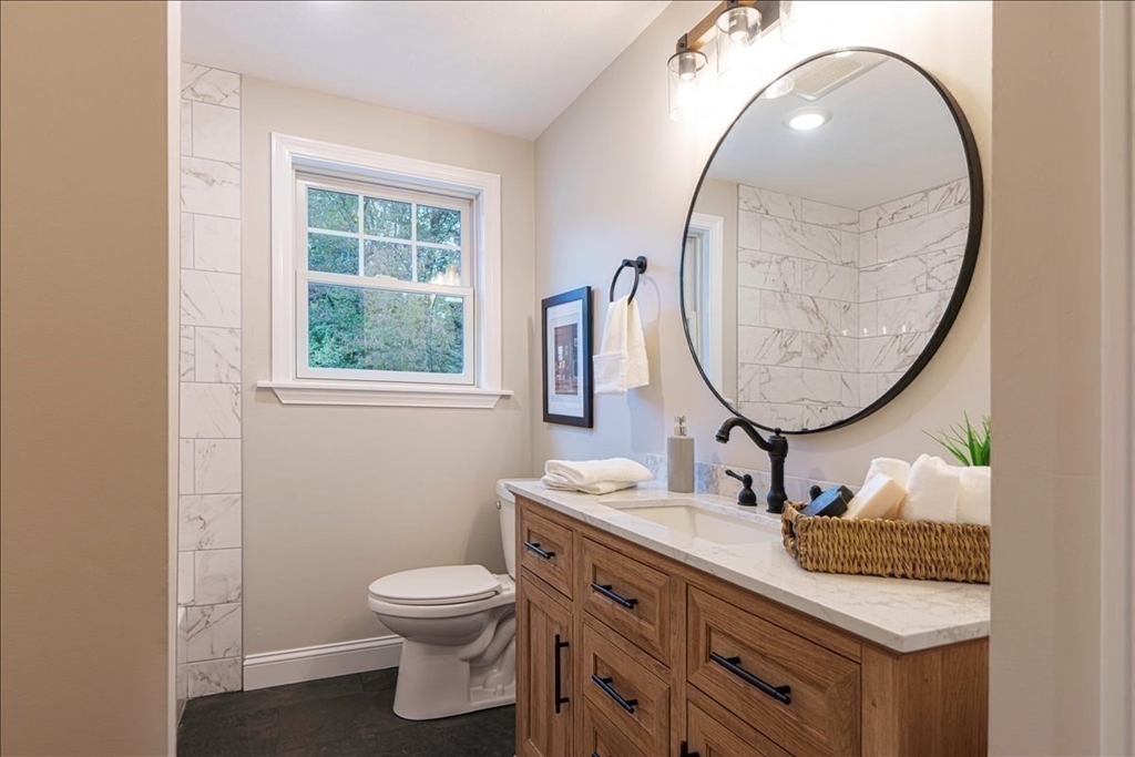 Medway, Massachusetts 02053, United States, 3 Bedrooms Bedrooms, ,3 BathroomsBathrooms,Residential,Active,170726