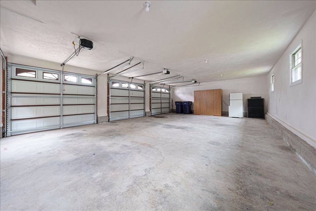 Medway, Massachusetts 02053, United States, 3 Bedrooms Bedrooms, ,3 BathroomsBathrooms,Residential,Active,170726