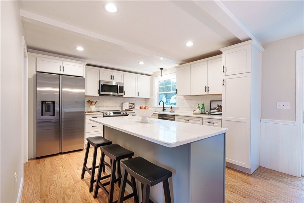 Medway, Massachusetts 02053, United States, 3 Bedrooms Bedrooms, ,3 BathroomsBathrooms,Residential,Active,170726