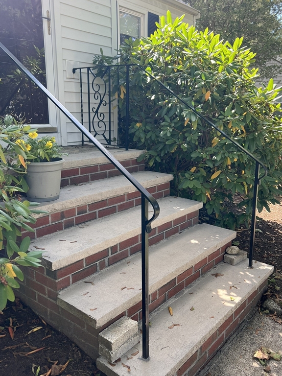 48 Ashton St