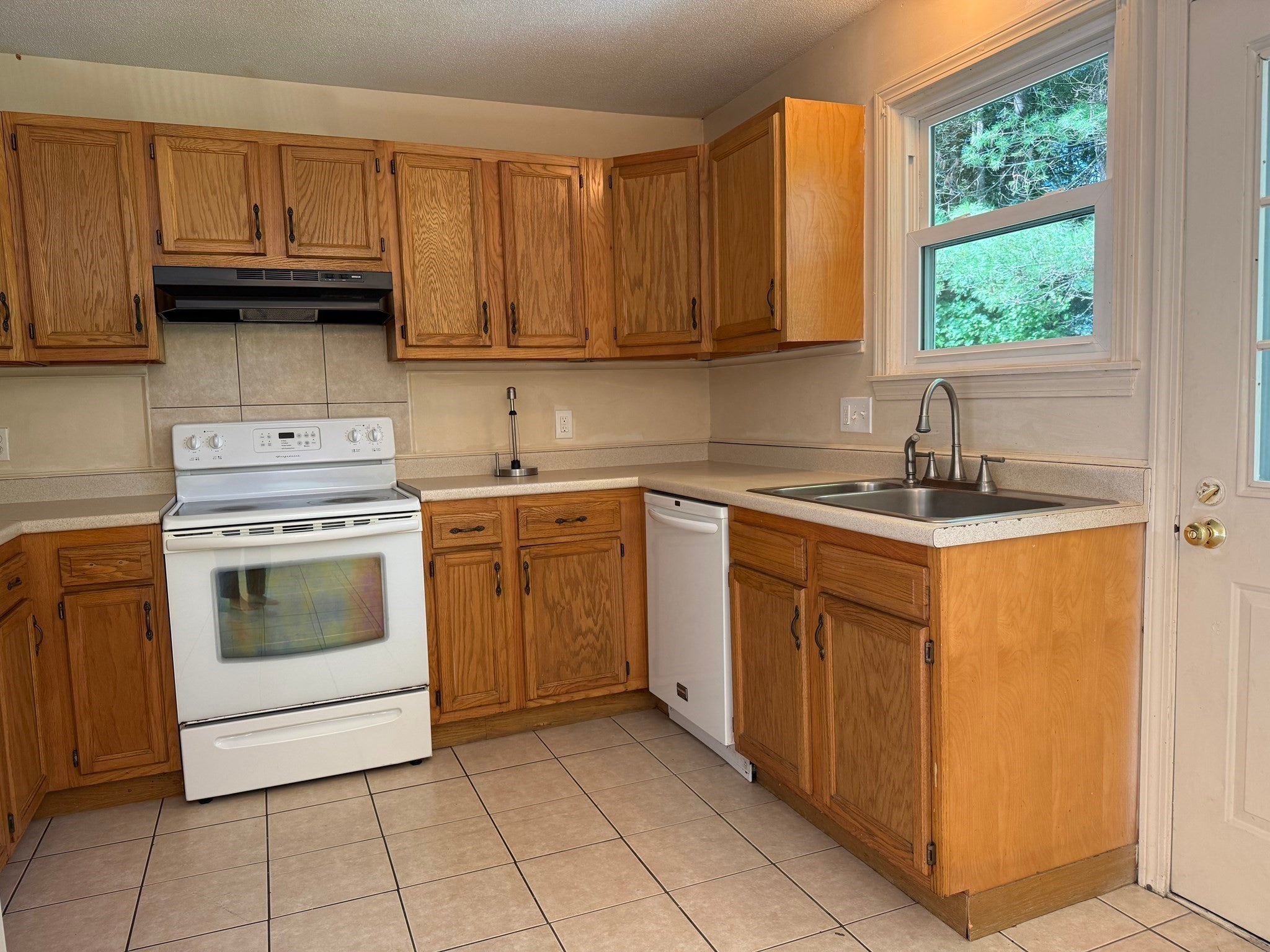 5 Edge Hill Rd, Amherst, MA Photo #4