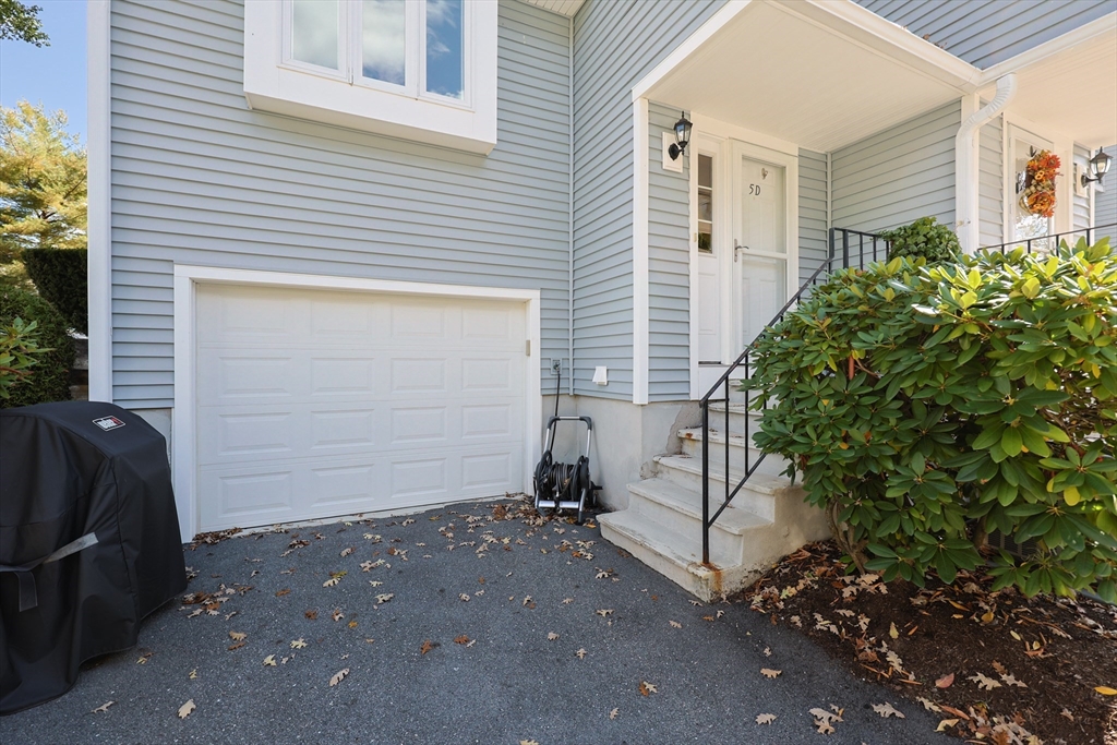 Attleboro, Massachusetts 02703, United States, 3 Bedrooms Bedrooms, ,2 BathroomsBathrooms,Residential,Active,223328