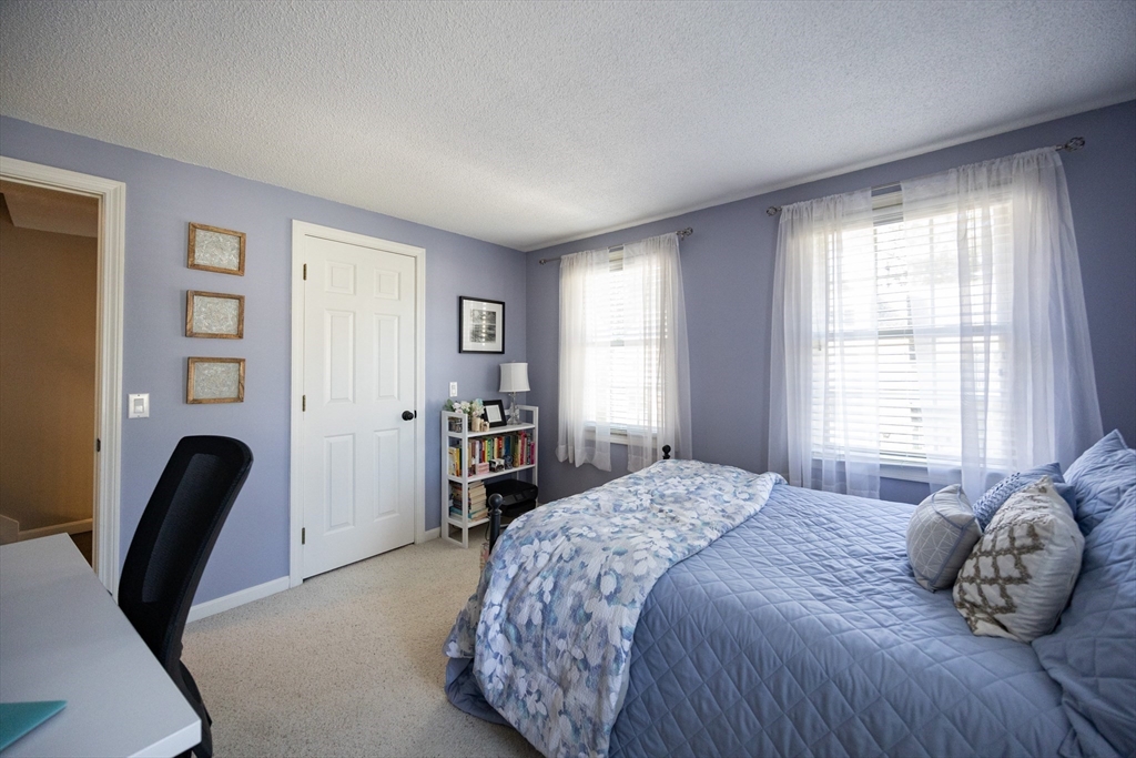 Attleboro, Massachusetts 02703, United States, 3 Bedrooms Bedrooms, ,2 BathroomsBathrooms,Residential,Active,223328