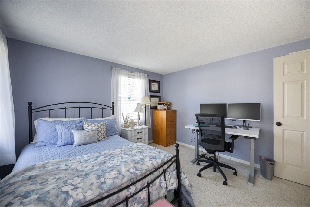 Attleboro, Massachusetts 02703, United States, 3 Bedrooms Bedrooms, ,2 BathroomsBathrooms,Residential,Active,223328