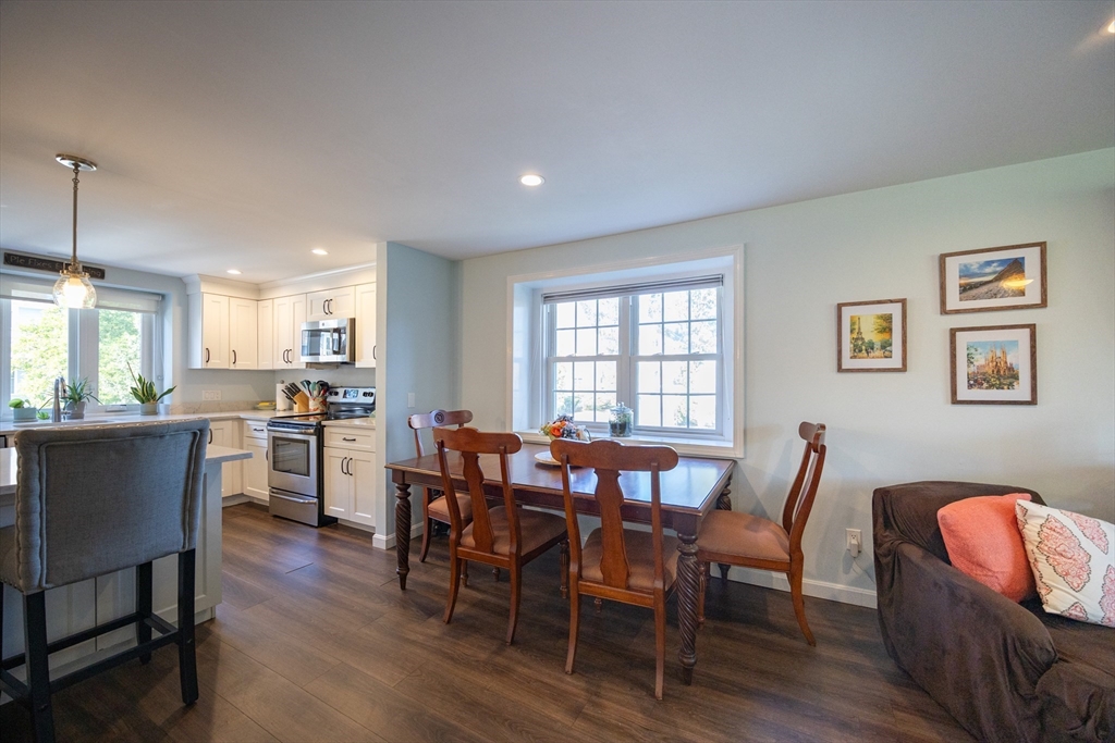 Attleboro, Massachusetts 02703, United States, 3 Bedrooms Bedrooms, ,2 BathroomsBathrooms,Residential,Active,223328