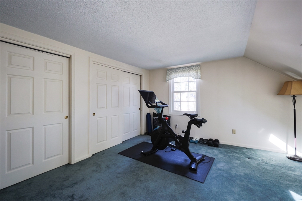 Attleboro, Massachusetts 02703, United States, 3 Bedrooms Bedrooms, ,2 BathroomsBathrooms,Residential,Active,223328