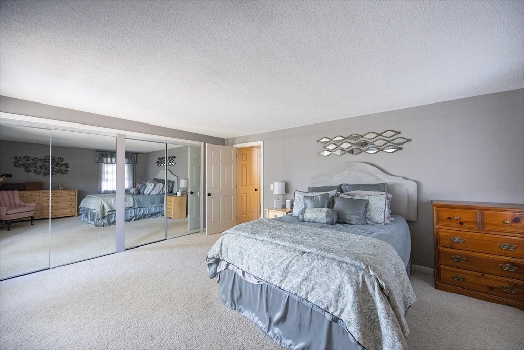 Attleboro, Massachusetts 02703, United States, 3 Bedrooms Bedrooms, ,2 BathroomsBathrooms,Residential,Active,223328