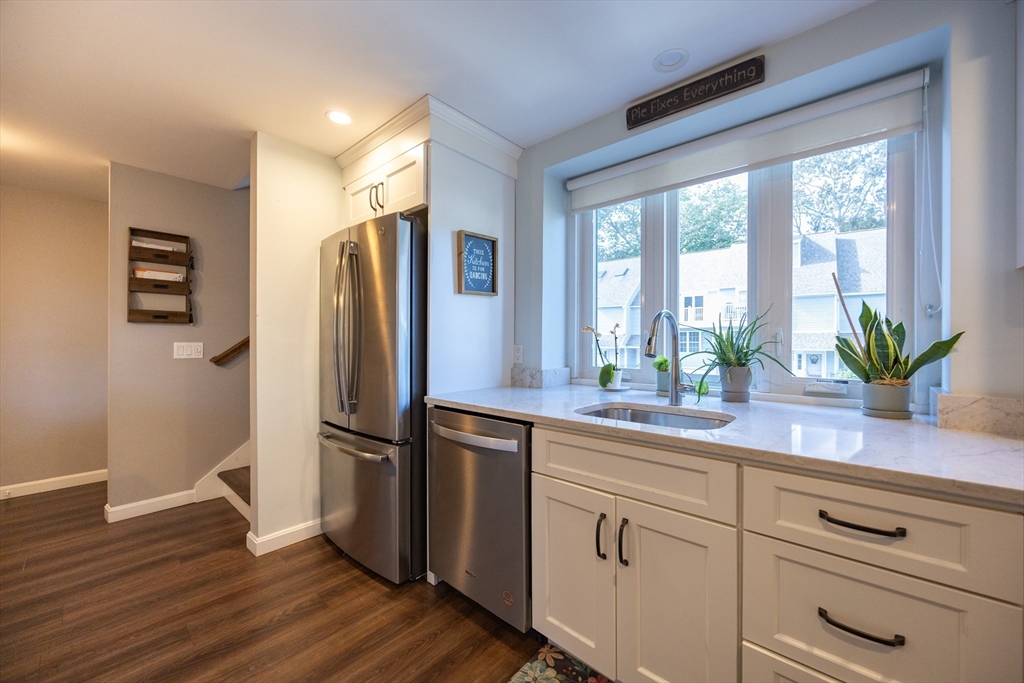 Attleboro, Massachusetts 02703, United States, 3 Bedrooms Bedrooms, ,2 BathroomsBathrooms,Residential,Active,223328