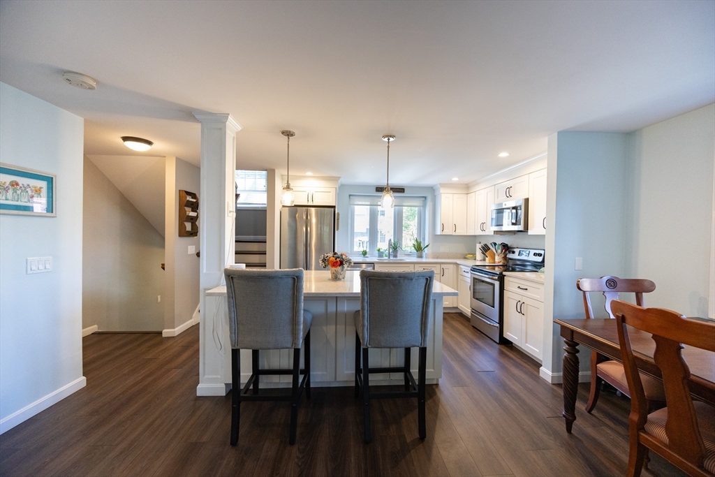 Attleboro, Massachusetts 02703, United States, 3 Bedrooms Bedrooms, ,2 BathroomsBathrooms,Residential,Active,223328