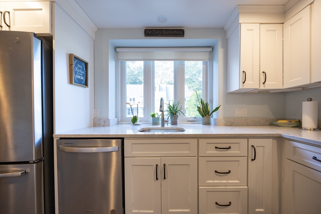 Attleboro, Massachusetts 02703, United States, 3 Bedrooms Bedrooms, ,2 BathroomsBathrooms,Residential,Active,223328