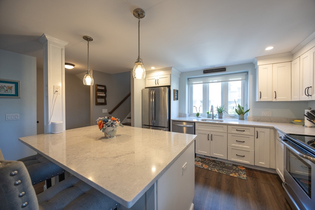 Attleboro, Massachusetts 02703, United States, 3 Bedrooms Bedrooms, ,2 BathroomsBathrooms,Residential,Active,223328