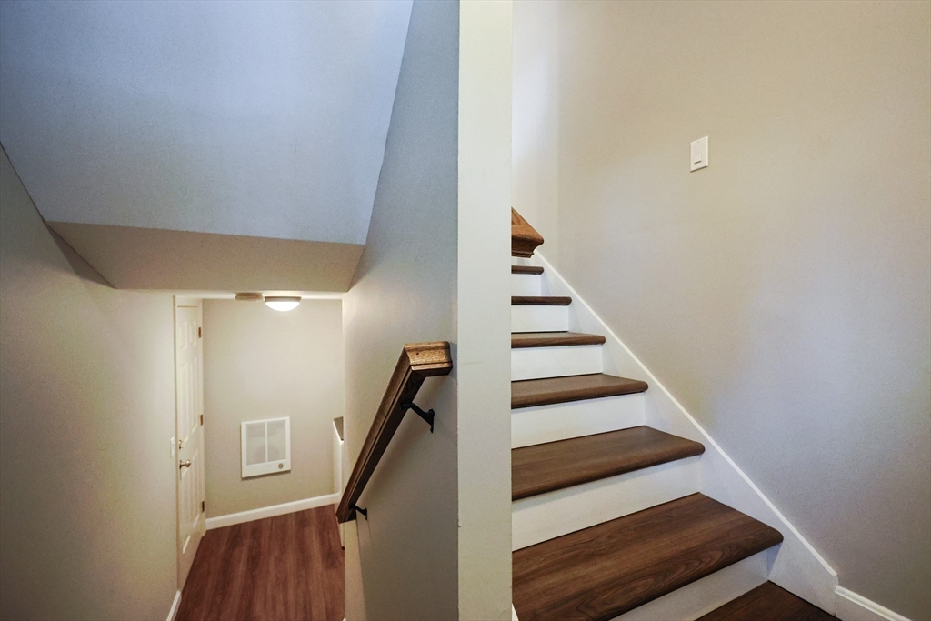 Attleboro, Massachusetts 02703, United States, 3 Bedrooms Bedrooms, ,2 BathroomsBathrooms,Residential,Active,223328