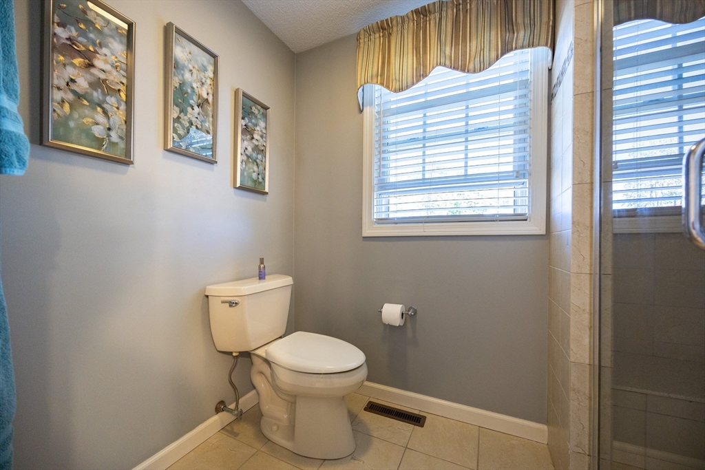 Attleboro, Massachusetts 02703, United States, 3 Bedrooms Bedrooms, ,2 BathroomsBathrooms,Residential,Active,223328