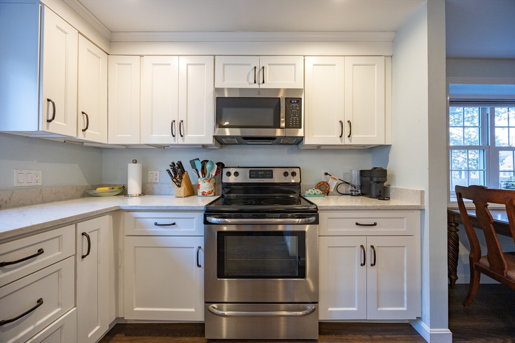 Attleboro, Massachusetts 02703, United States, 3 Bedrooms Bedrooms, ,2 BathroomsBathrooms,Residential,Active,223328