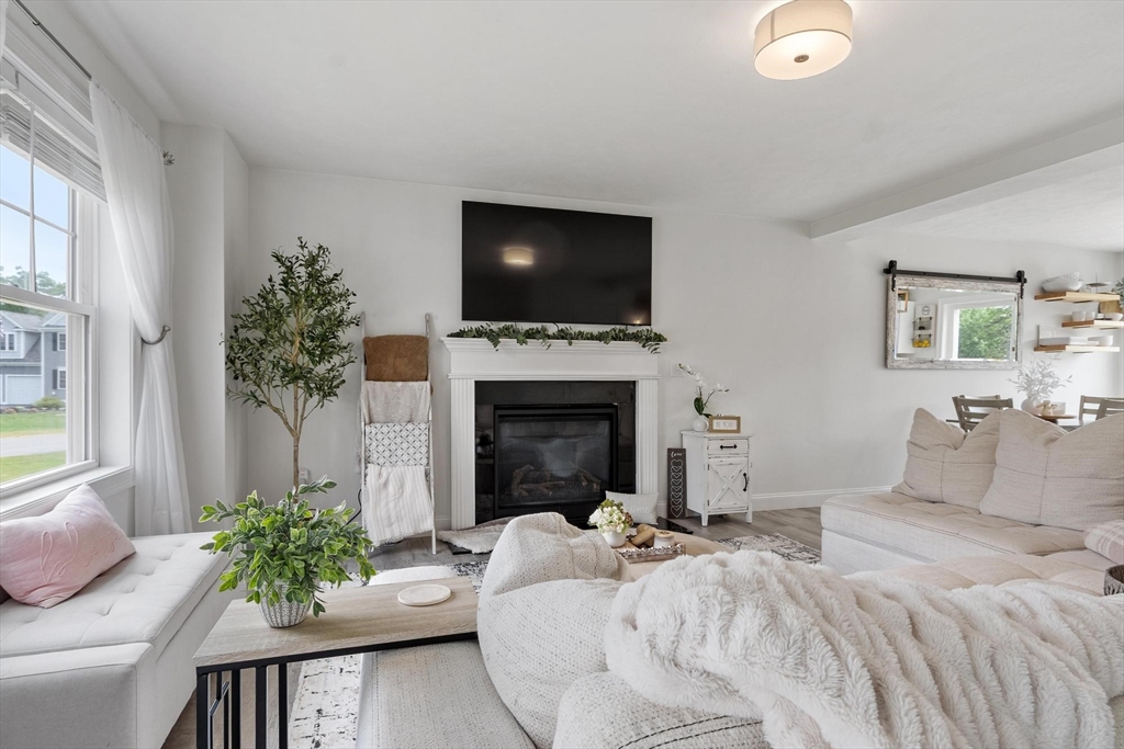 19 Lighthouse Ln