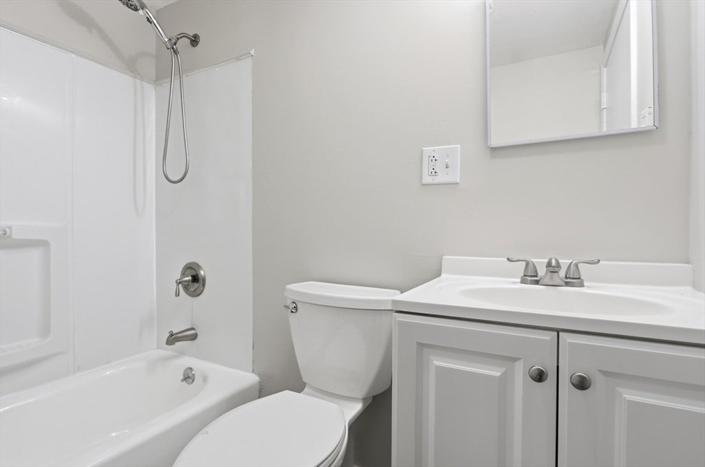 23 Frank St #6, Dracut, MA, 23 Frank St #6, Dracut, MA Photo #11