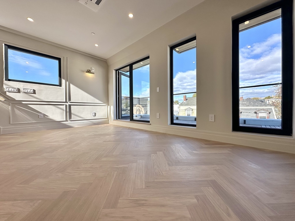 219 Saratoga Street 4