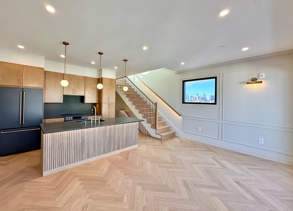 219 Saratoga Street 4