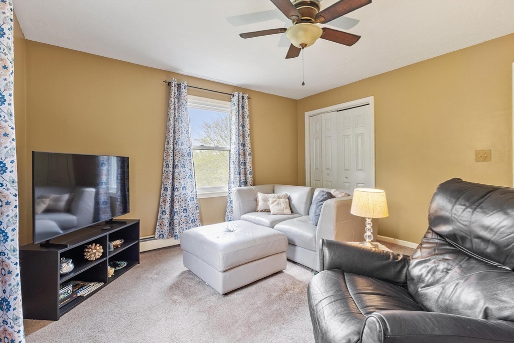 14 Oriole Circle, Shrewsbury, MA Photo #16