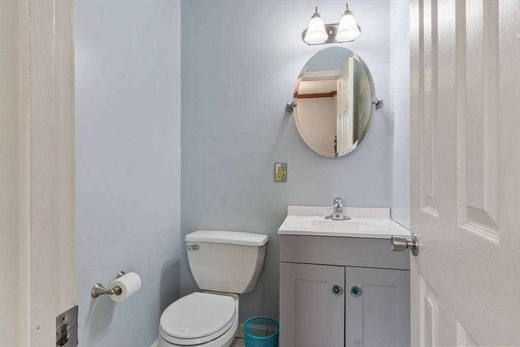 14 Oriole Circle, Shrewsbury, MA Photo #12