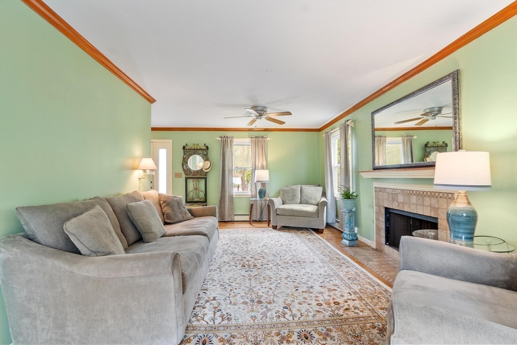 14 Oriole Circle, Shrewsbury, MA Photo #4