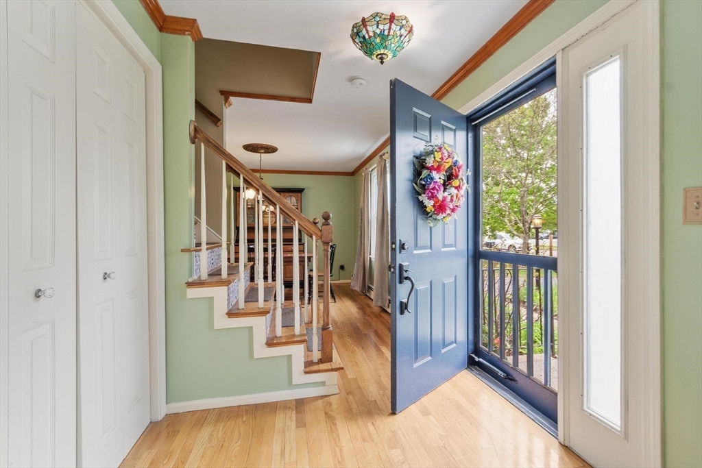 14 Oriole Circle, Shrewsbury, MA Photo #2