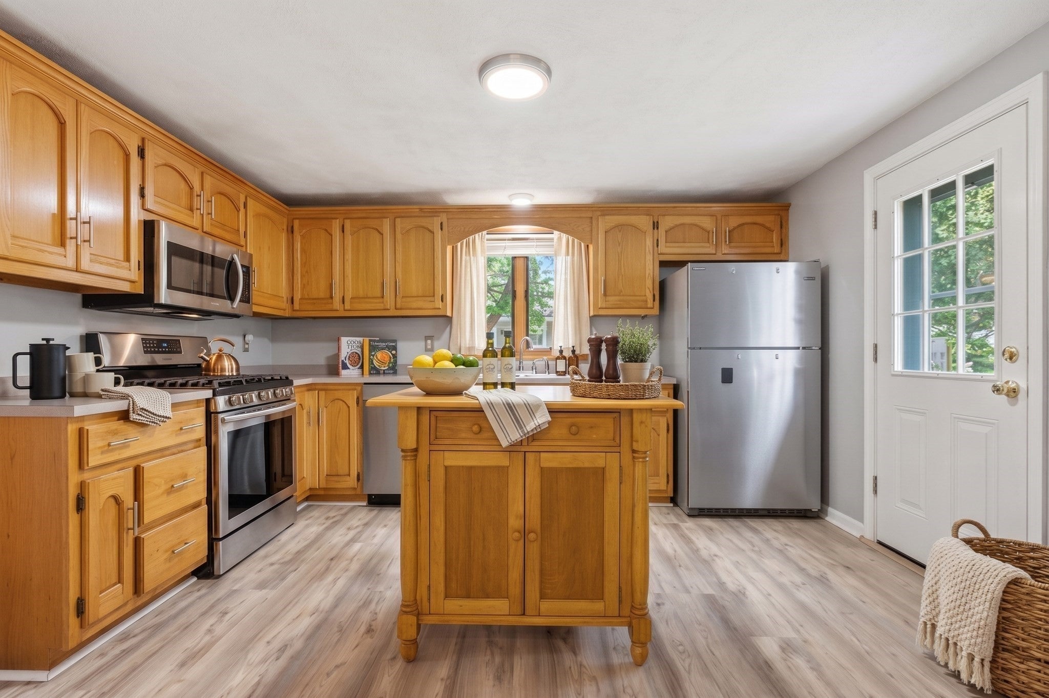 49 School St, Tewksbury, MA Photo #2
