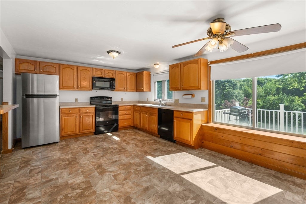 11 Ashworth Dr