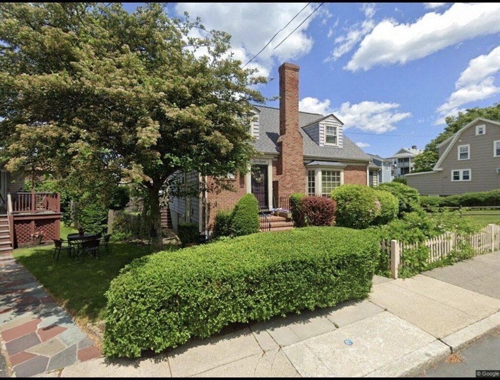 211 Grovers Ave