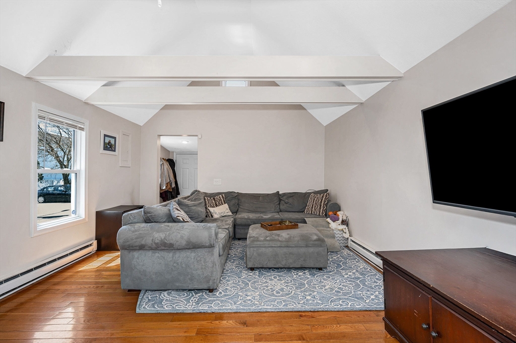 32 Arcadia St