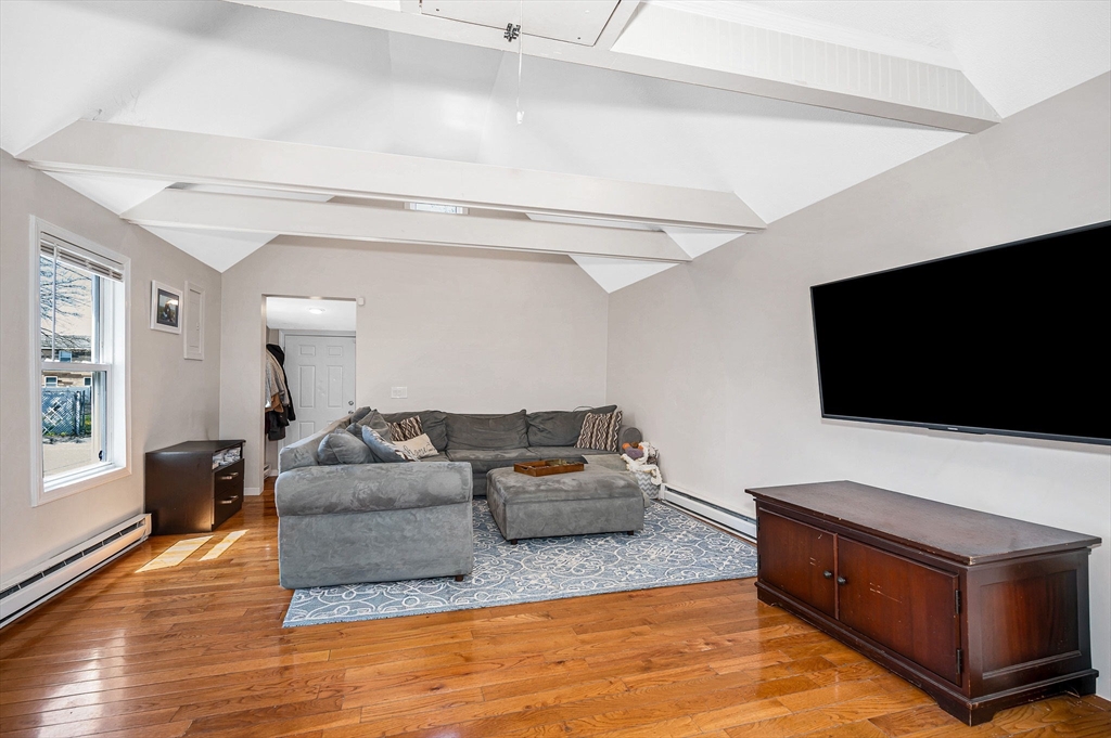 32 Arcadia St